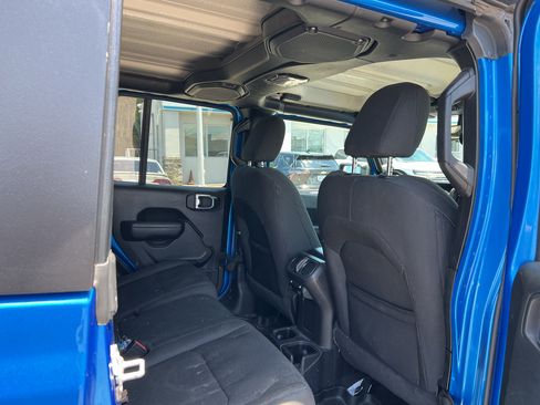 Used 2022 Jeep Gladiator Sport AWD/4WD image 11