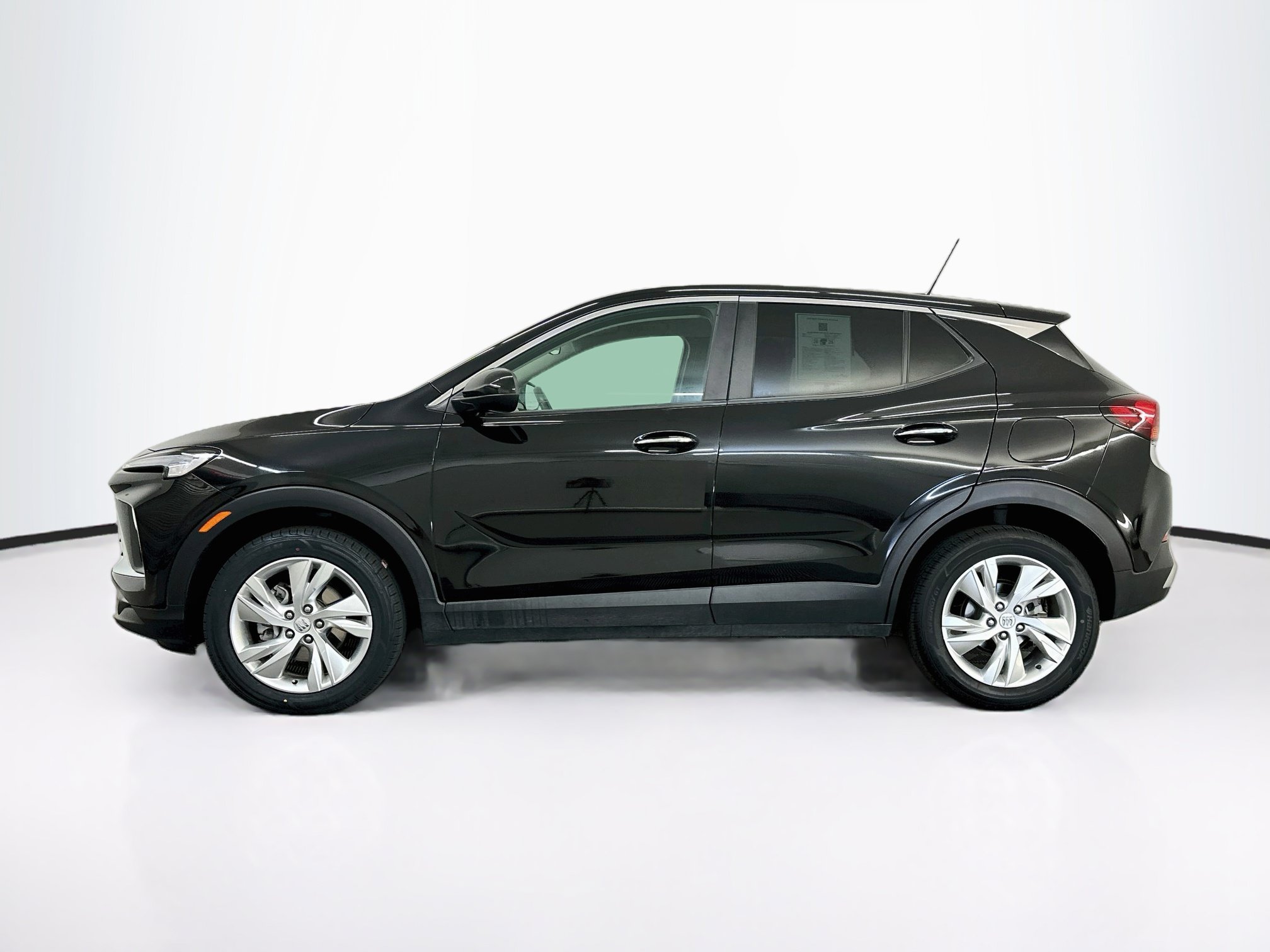 Used 2025 Buick Encore GX Preferred AWD/4WD image 4