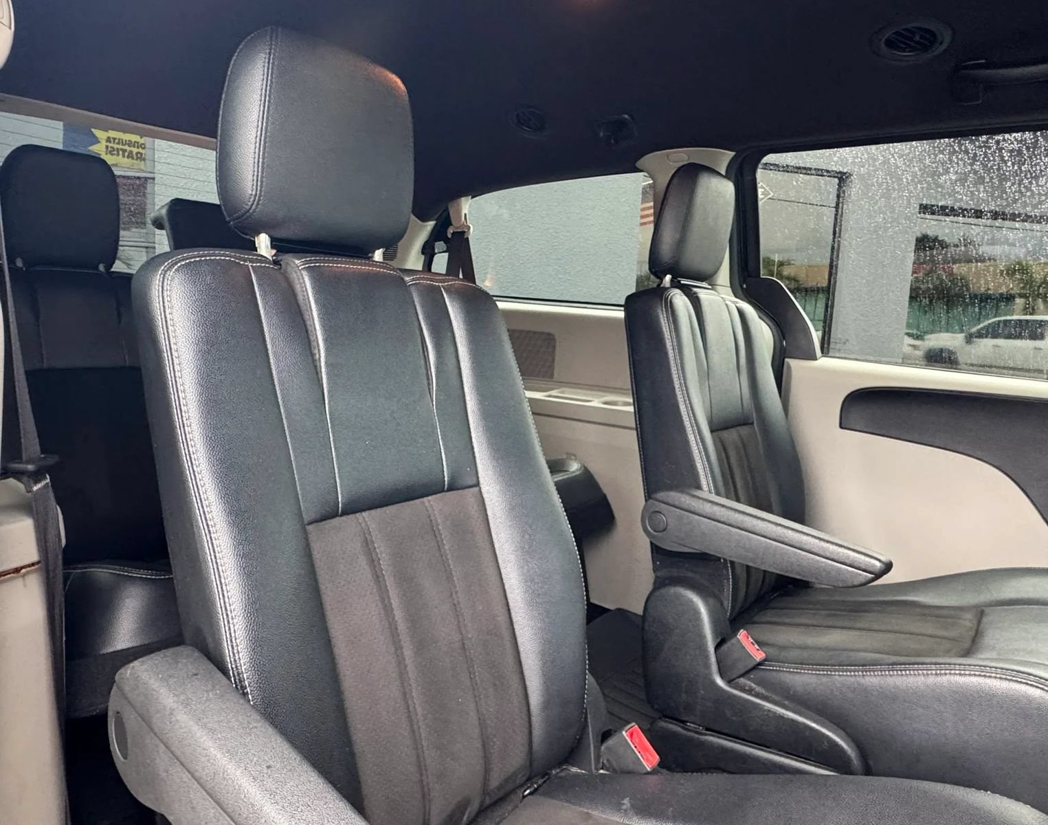 Used 2019 Dodge Grand Caravan SXT FWD image 11