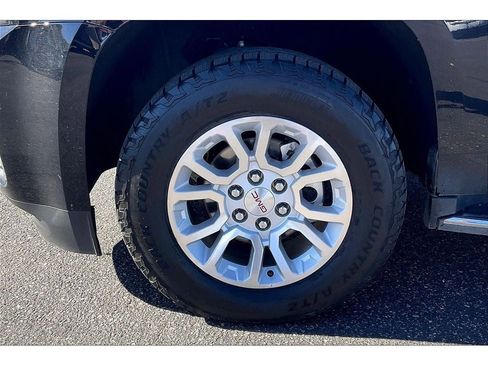 Used 2018 GMC Yukon SLT image 10