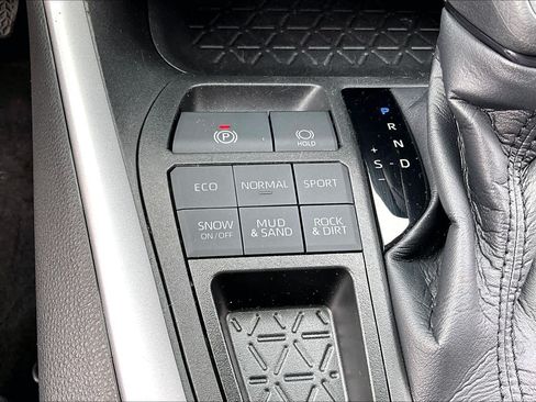 Used 2022 Toyota RAV4 XLE AWD/4WD image 34