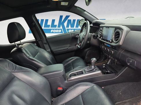 Used 2021 Toyota Tacoma TRD Sport w/ TRD Premium Sport Package image 15