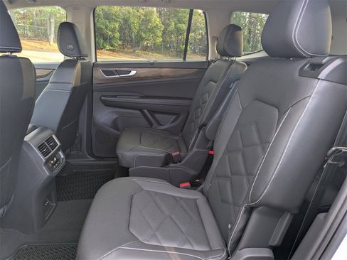New 2026 Volkswagen Atlas SE image 13