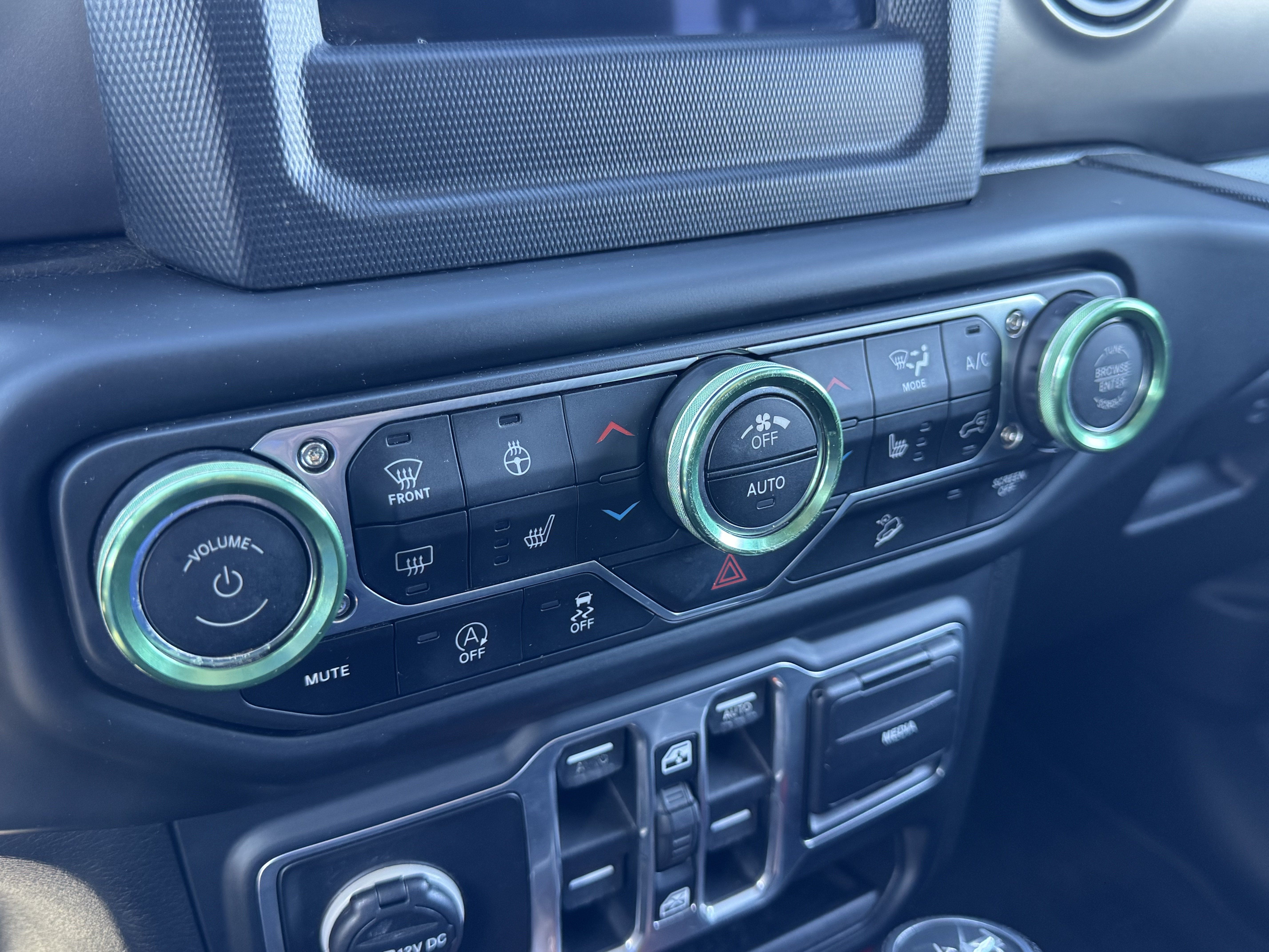 Used 2018 Jeep Wrangler Unlimited Sport S AWD/4WD image 25