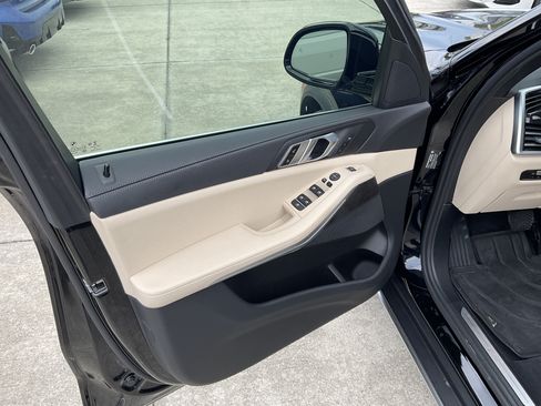 Certified 2022 BMW X5 sDrive40i w/ Premium Package RWD image 9