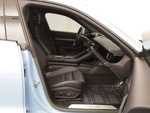 Used 2023 Porsche Taycan image 30