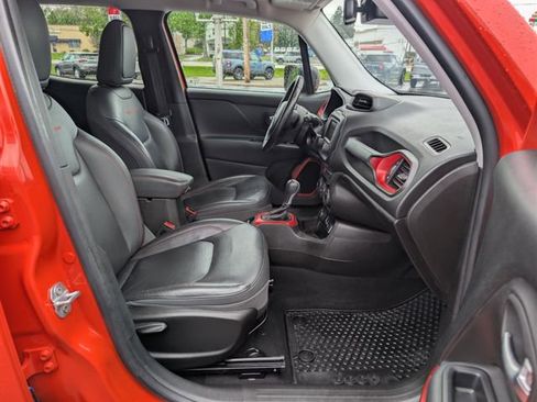 Used 2017 Jeep Renegade Trailhawk w/ Premium Trailhawk Package AWD/4WD image 12