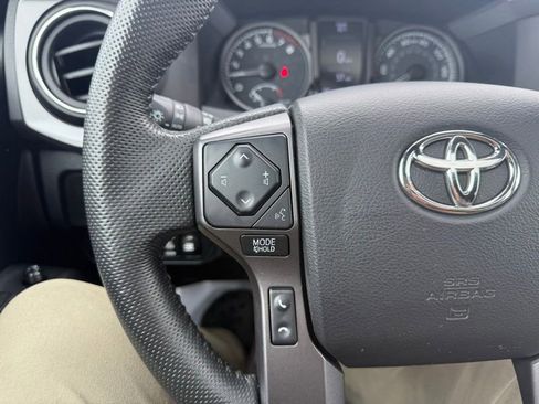 Used 2022 Toyota Tacoma TRD Off-Road w/ TRD Premium Off Road Package AWD/4WD image 21