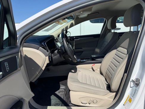 Used 2019 Ford Fusion SE FWD image 17