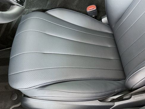 Used 2025 Mercedes-Benz E 350 Sedan image 20