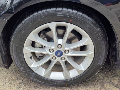 Used 2019 Ford Fusion SE FWD image 14