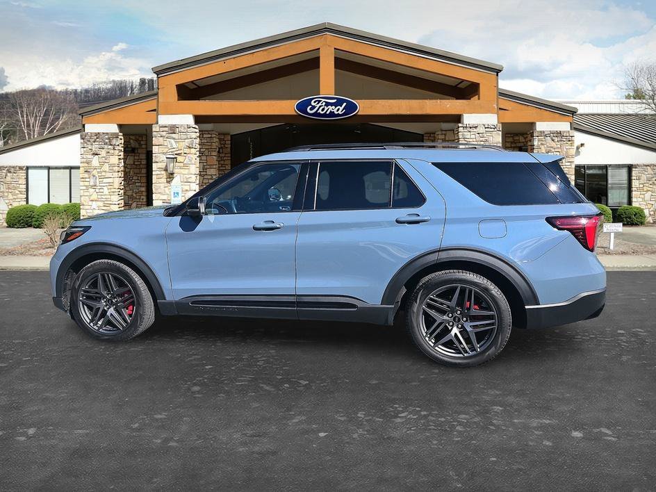 Used 2025 Ford Explorer ST AWD/4WD image 7