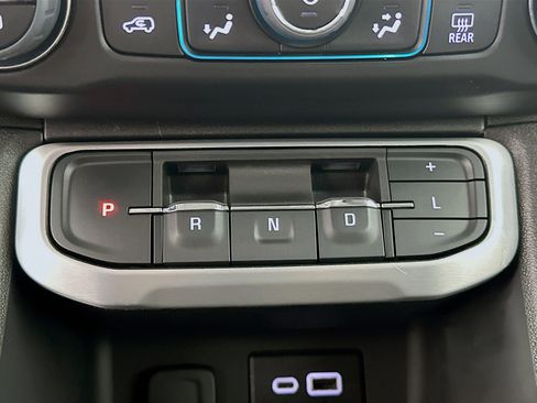 Used 2023 GMC Acadia SLE w/ Driver Convenience Package image 24