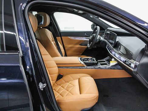 New 2026 BMW 740i 740i w/ Premium Package image 18