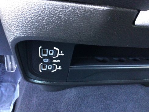 Used 2024 RAM 2500 Tradesman w/ Chrome Appearance Group image 21