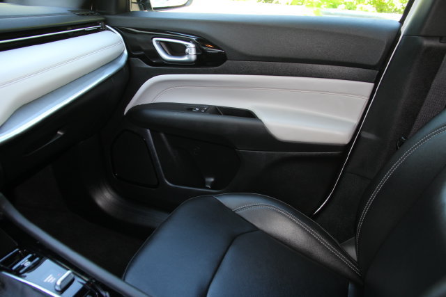 Used 2026 Jeep Compass Limited AWD/4WD image 33
