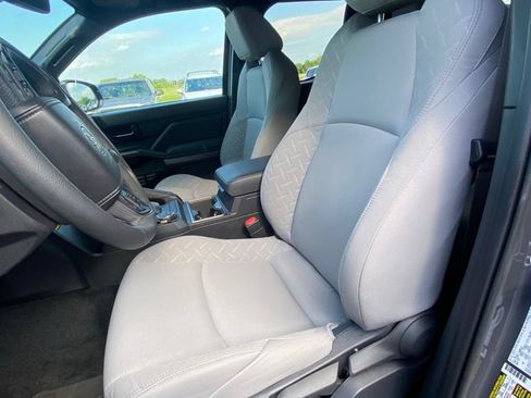 Used 2025 Toyota Tacoma SR5 AWD/4WD image 15