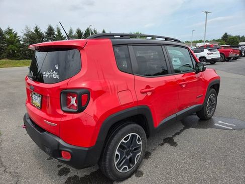 Used 2017 Jeep Renegade Trailhawk w/ Premium Trailhawk Package AWD/4WD image 18
