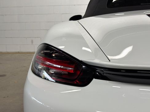 Certified 2025 Porsche 718 Boxster RWD image 11