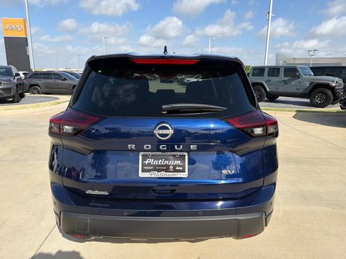 Used 2024 Nissan Rogue SV FWD image 4