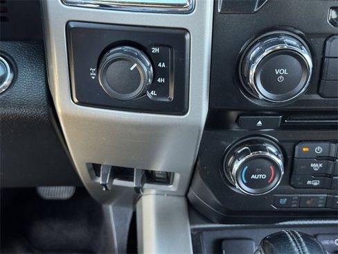 Used 2015 Ford F150 Lariat image 19