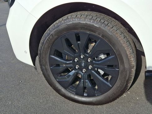 Used 2025 Ford Expedition Max Platinum w/ Stealth Appearance Package image 9