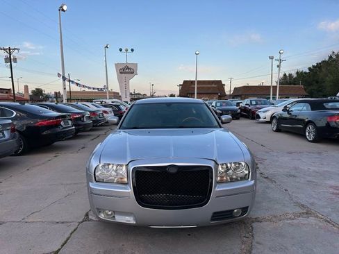 Used 2006 Chrysler 300 Touring RWD image 2