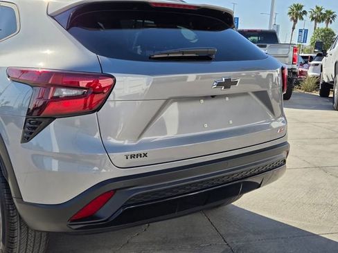 Certified 2024 Chevrolet Trax RS w/ Sunroof Package image 5