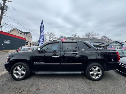 Used 2013 Chevrolet Avalanche LTZ image 7