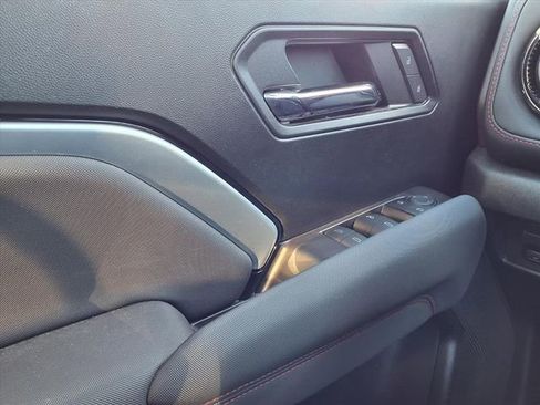 Used 2024 Chevrolet Colorado Z71 w/ Z71 Convenience Package 2 image 18