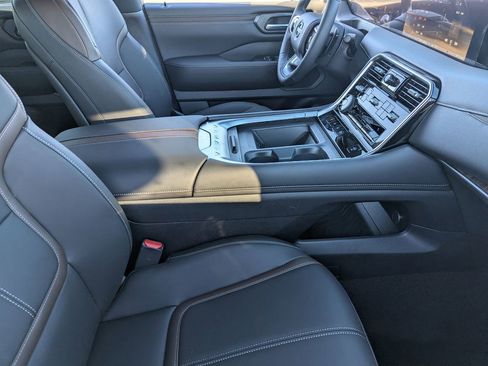 New 2026 Nissan Armada SL w/ Captain's Chari Seat Package image 27