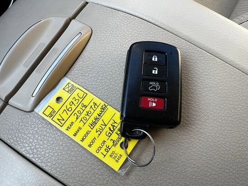 Used 2018 Toyota Highlander Limited image 36