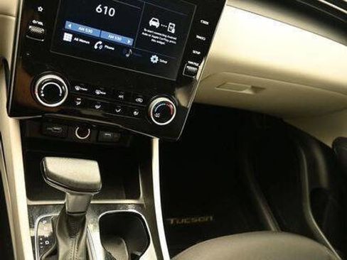 Used 2022 Hyundai Tucson SE image 23