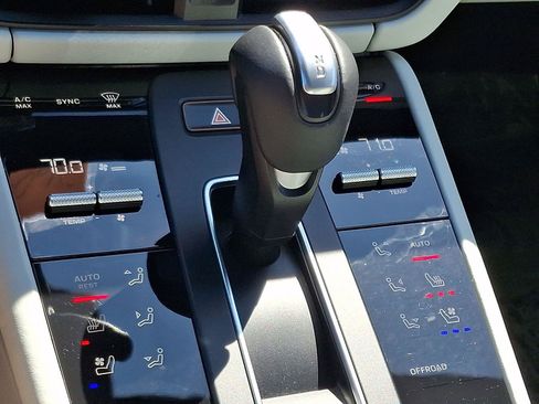 Used 2023 Porsche Macan AWD/4WD image 16