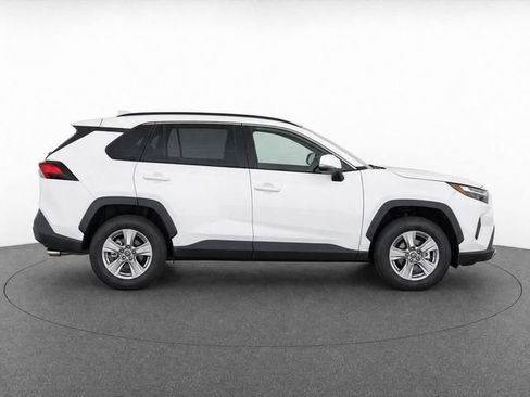 Used 2025 Toyota RAV4 XLE AWD/4WD image 8