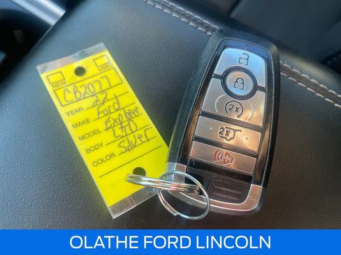 Used 2022 Ford Explorer Limited w/ Equipment Group 301A image 10