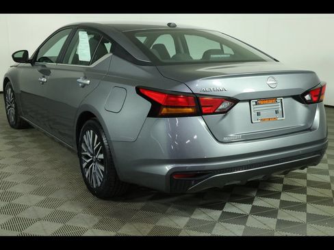 Used 2025 Nissan Altima 2.5 SV FWD image 15