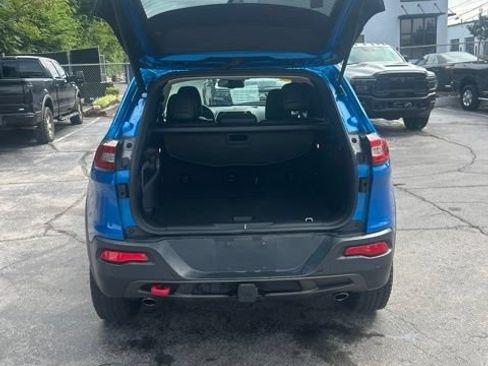 Used 2017 Jeep Cherokee Trailhawk AWD/4WD image 32