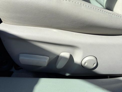 Used 2012 Toyota Camry XLE image 11