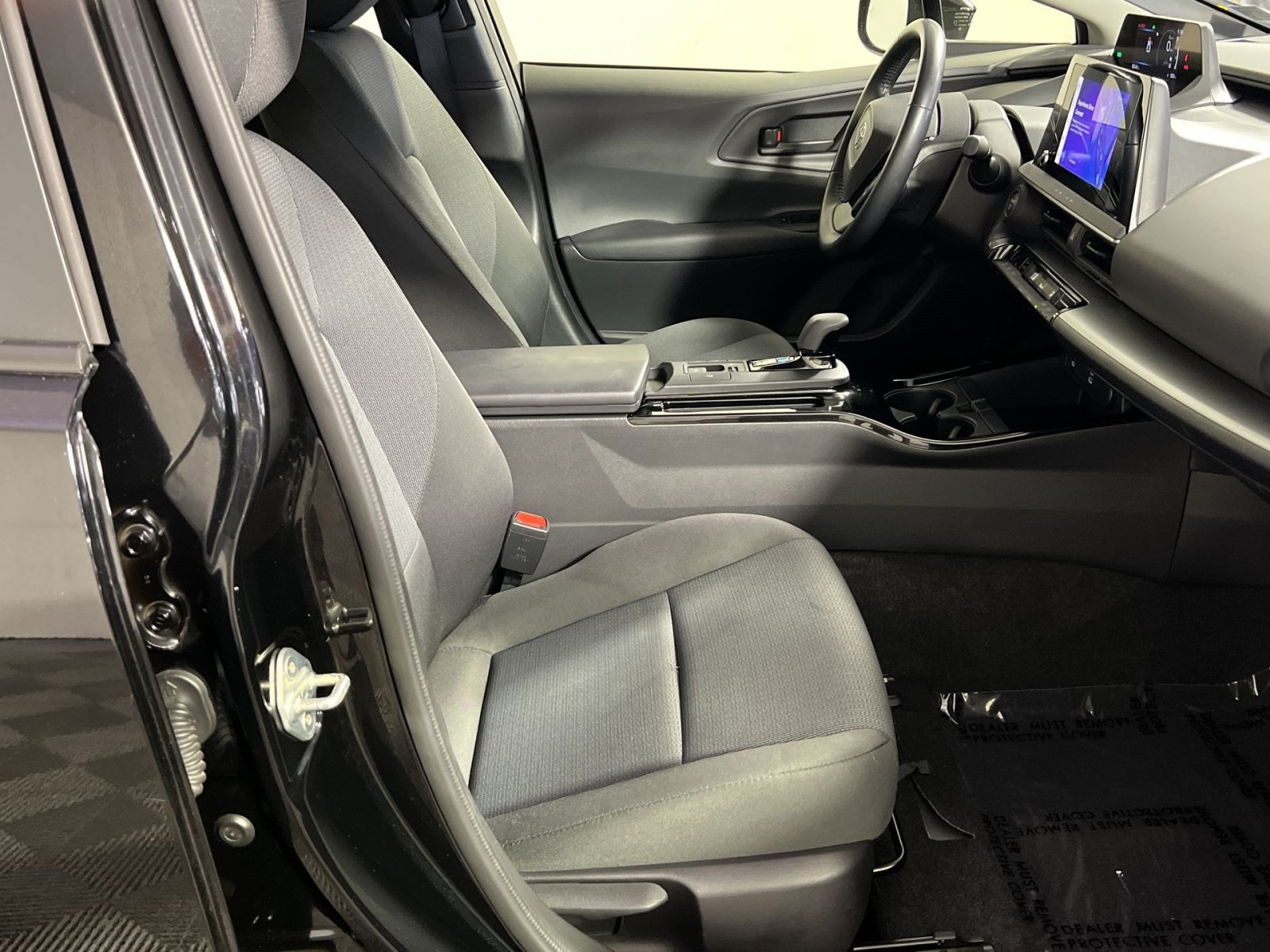 Used 2025 Toyota Prius LE FWD image 28