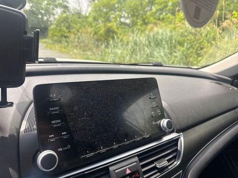 Used 2018 Honda Accord LX image 12