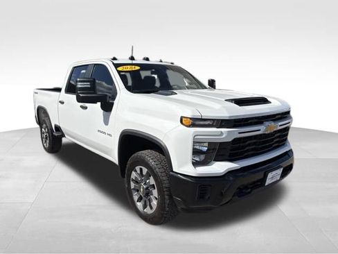 Used 2024 Chevrolet Silverado 2500 Custom w/ Custom Value Package AWD/4WD image 8