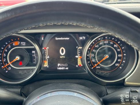 Used 2019 Jeep Wrangler Unlimited Sahara image 29