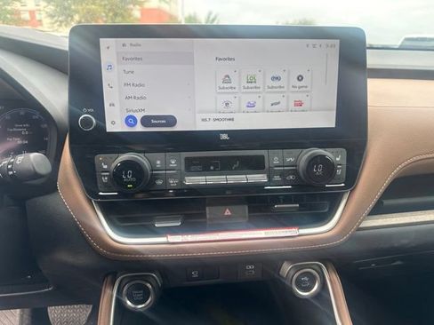 Used 2025 Toyota Grand Highlander AWD image 10