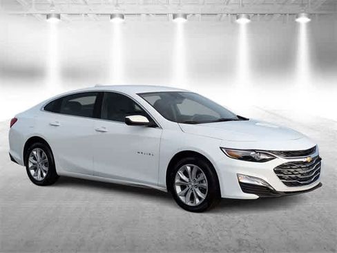 Used 2023 Chevrolet Malibu LT image 2