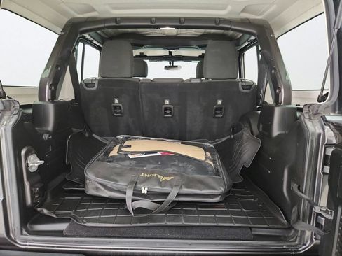Used 2018 Jeep Wrangler Unlimited Sport S AWD/4WD image 28