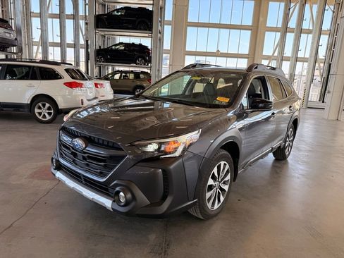 Used 2023 Subaru Outback Limited image 7