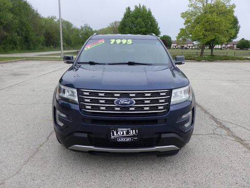 Used 2016 Ford Explorer XLT w/ Equipment Group 202A FWD image 4