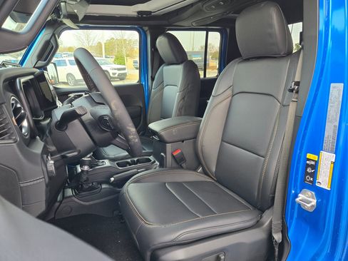 New 2026 Jeep Gladiator Sahara image 22