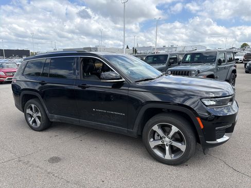Used 2023 Jeep Grand Cherokee L Limited w/ Luxury Tech Group II AWD/4WD image 9